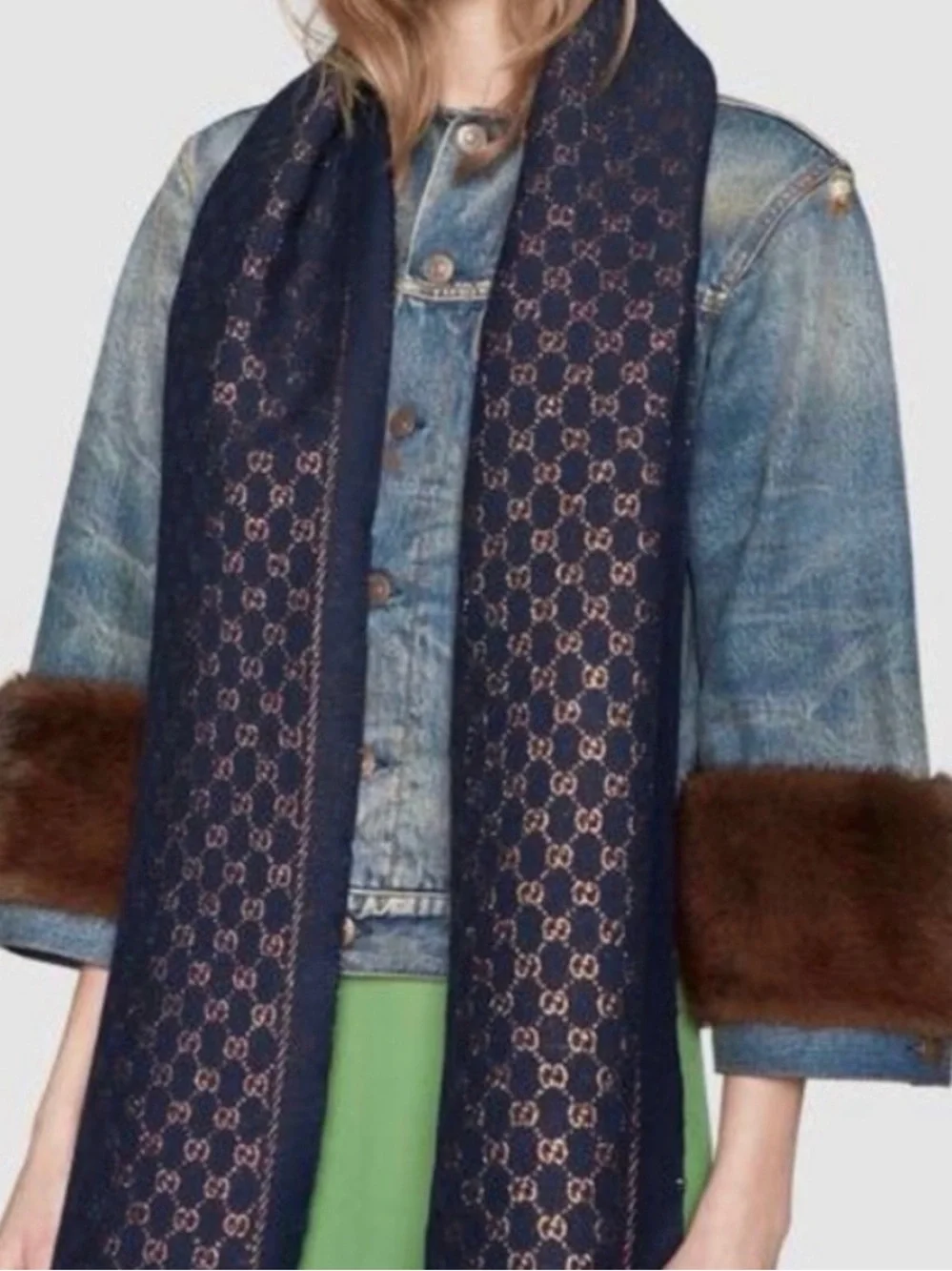 Gucci wool/silk metallic scarf 💙